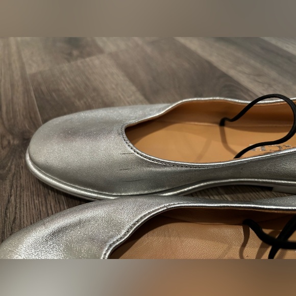 Coach Silver Ballet Flats Maryjane’s size 6 delicate romantic trendy wedding - Picture 13 of 15